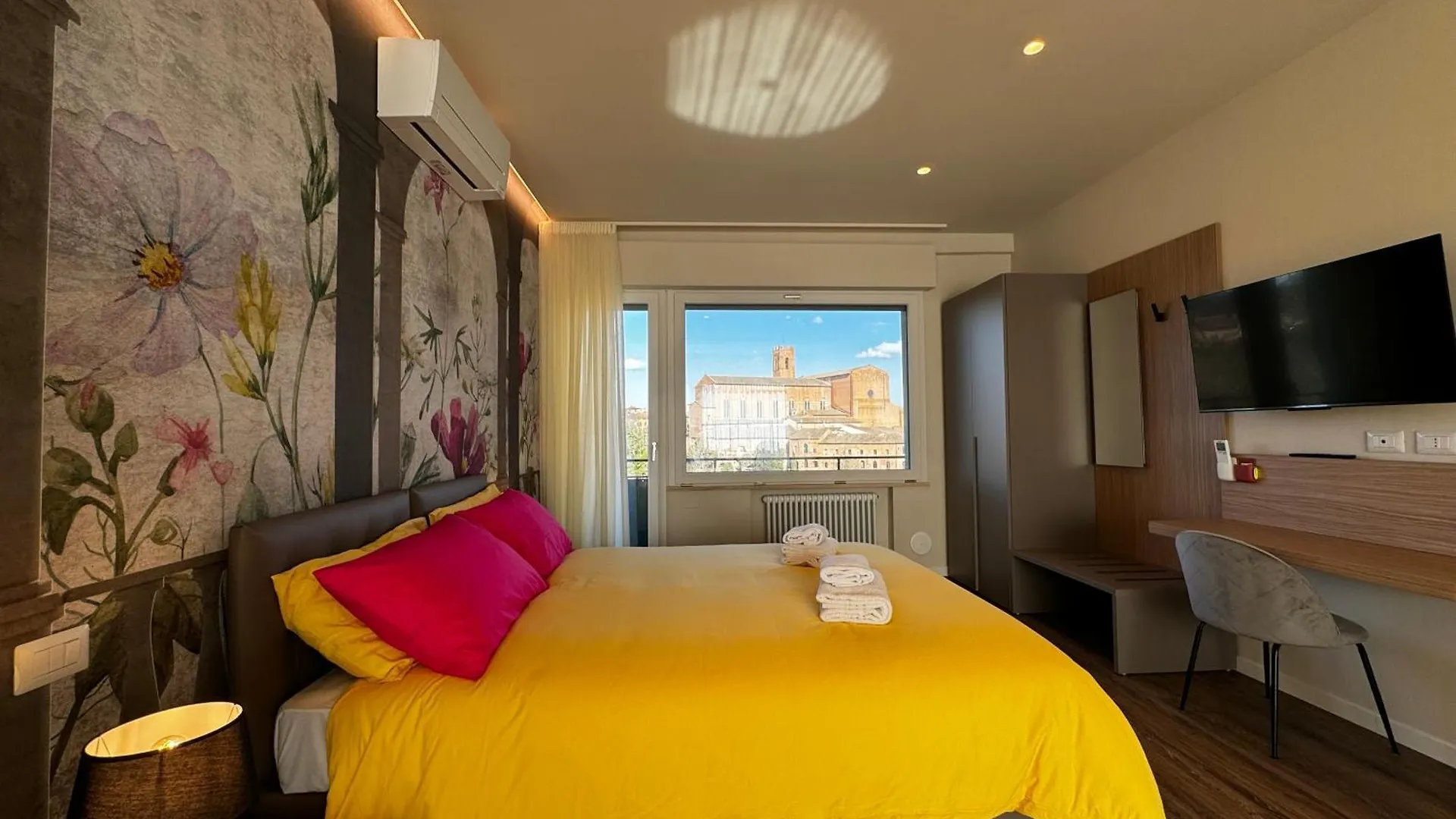 Skyline- 3 Apartments With View 锡耶纳